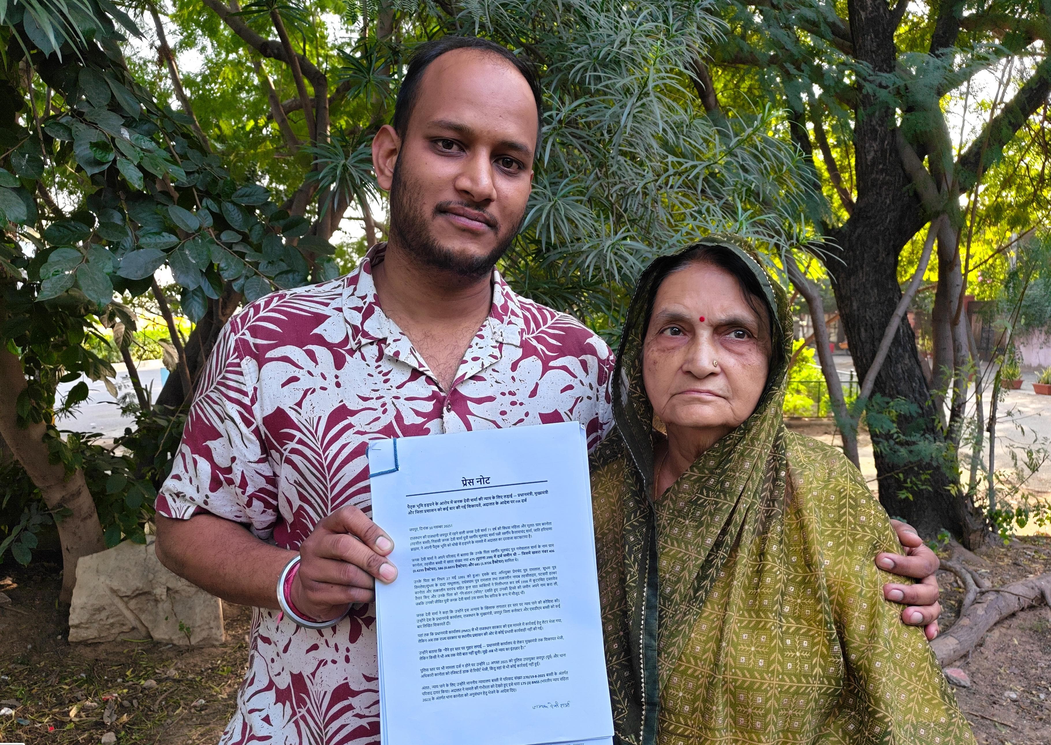 प्रधानमंत्री से मुख्यमंत्री तक गुहार, फिर भी नहीं मिला न्याय — बुजुर्ग महिला की दर्दभरी जंग ।